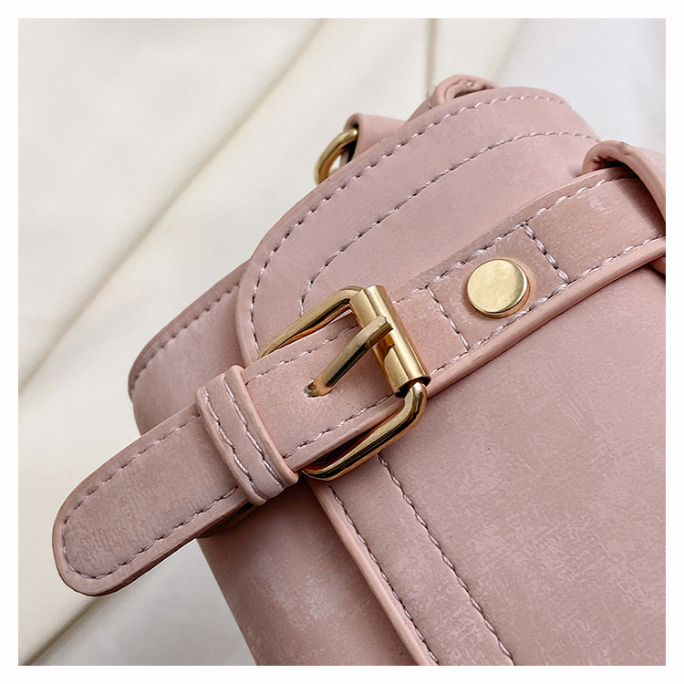 Women's Medium Pu Leather Solid Color Classic Style Square Magnetic Buckle Shoulder Bag display picture 9