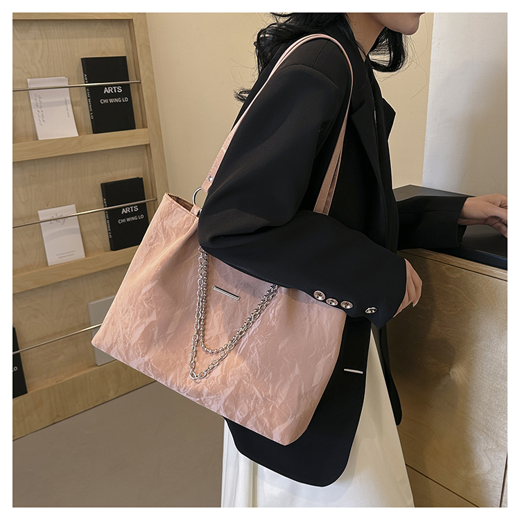 Women's Large Pu Leather Solid Color Classic Style Zipper Tote Bag display picture 12