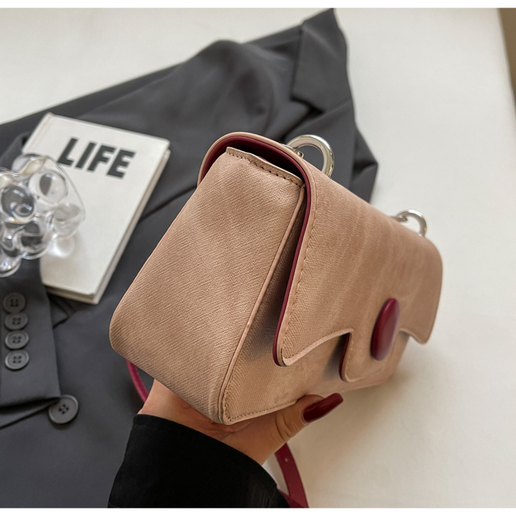 Women's Medium Pu Leather Solid Color Streetwear Magnetic Buckle Underarm Bag display picture 4