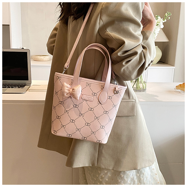 Women's Medium Pu Leather Solid Color Argyle Bow Knot Classic Style Zipper Crossbody Bag display picture 14