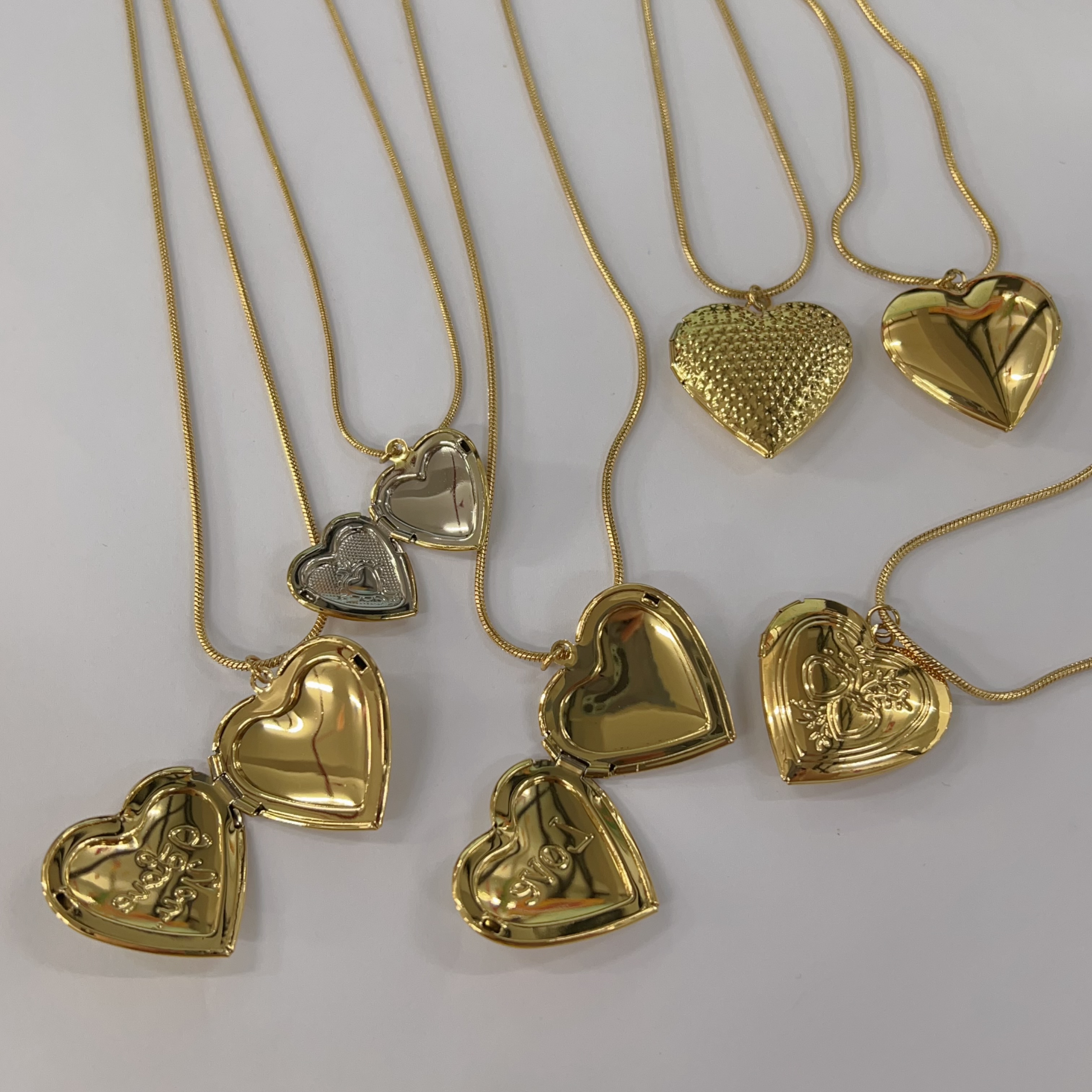 Acero Inoxidable Chapados en oro de 18k Estilo Moderno Estilo Simple Forma De Corazón Collar Colgante Collar De Medallón display picture 1
