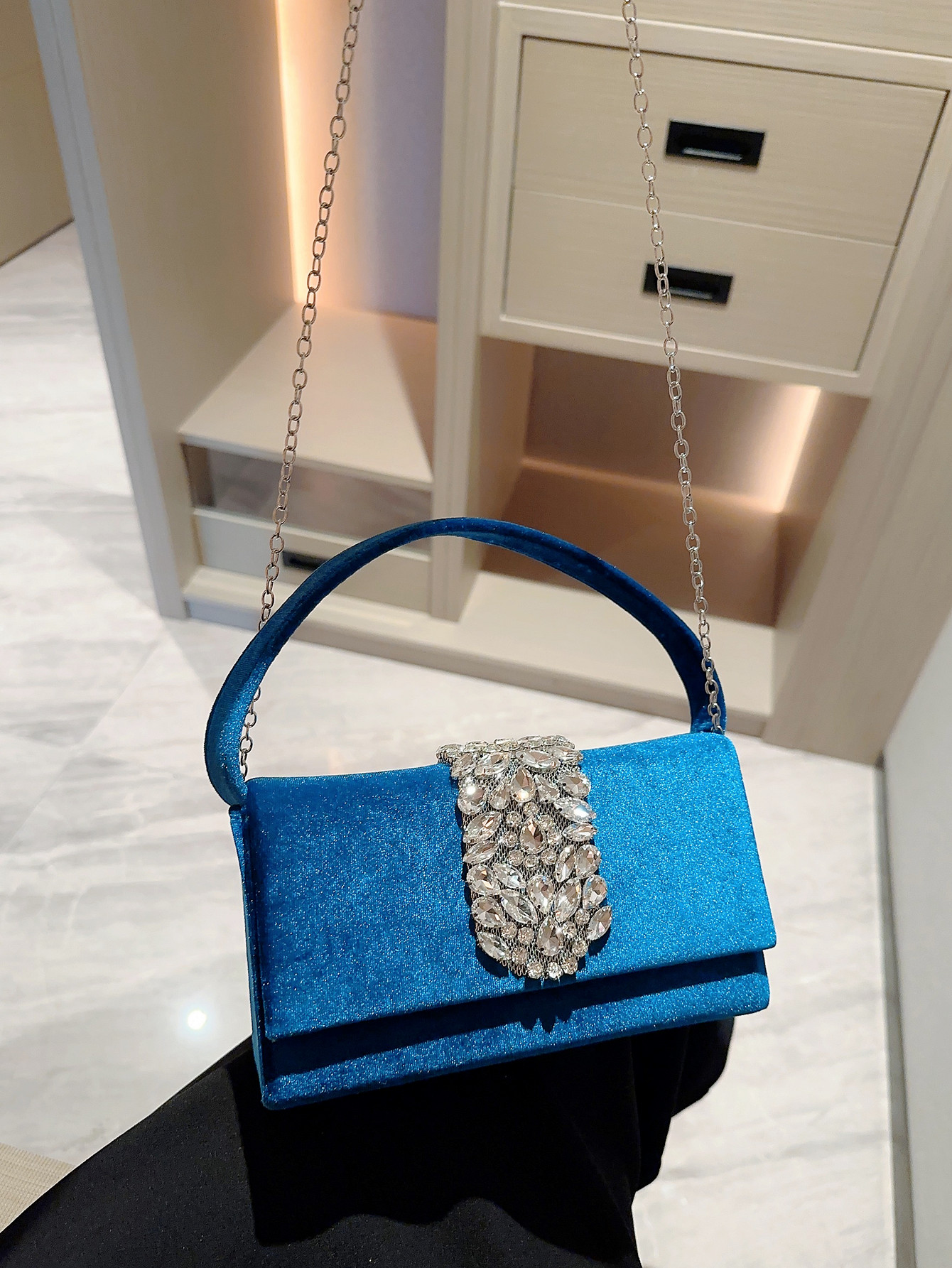 Women's Suede Color Block Elegant Classic Style Square Buckle Handbag Evening Bag display picture 8