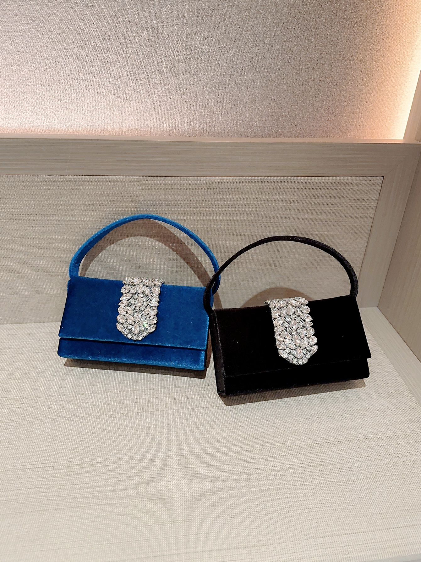 Women's Suede Color Block Elegant Classic Style Square Buckle Handbag Evening Bag display picture 4