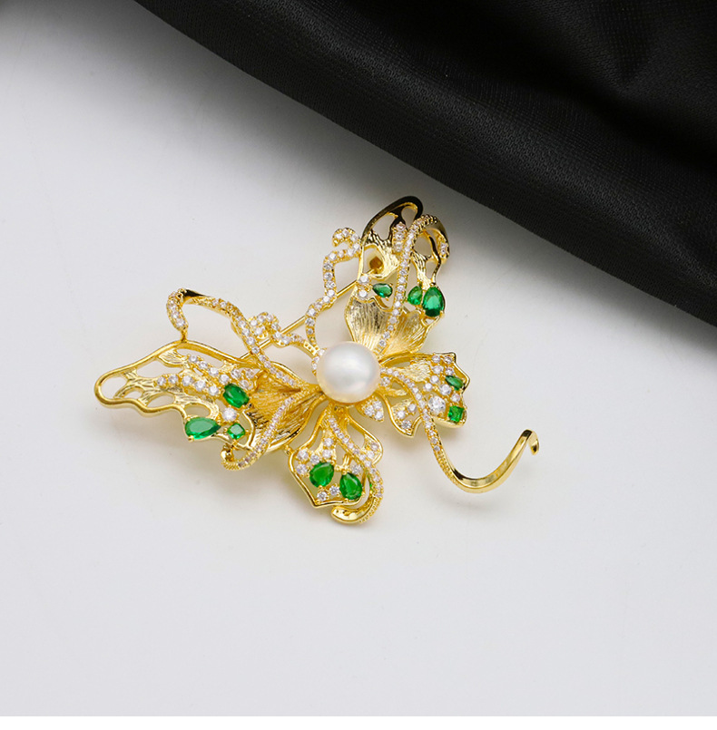 Elegant Butterfly Mixed Materials Plating Pearl Zircon Women's Brooches display picture 3