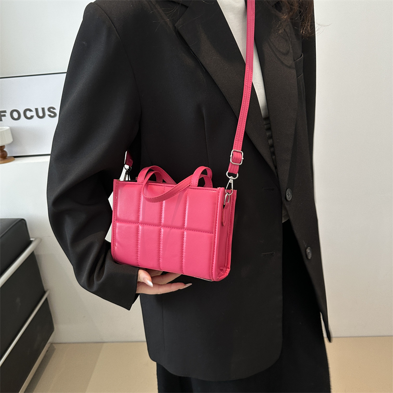 Women's Pu Leather Solid Color Classic Style Square Zipper Handbag display picture 8