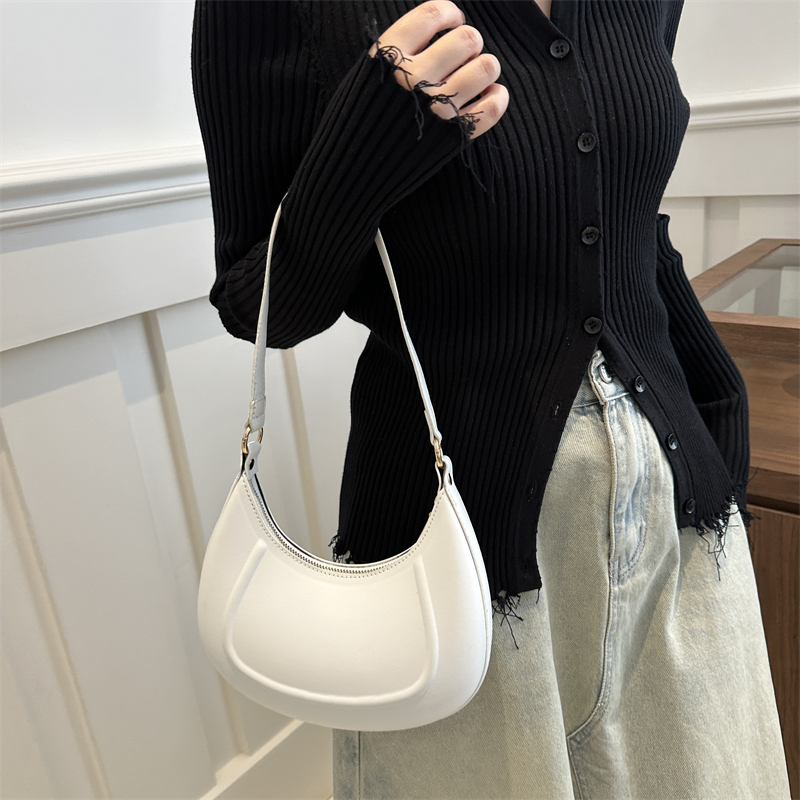 Women's Pu Leather Solid Color Elegant Zipper Shoulder Bag display picture 1