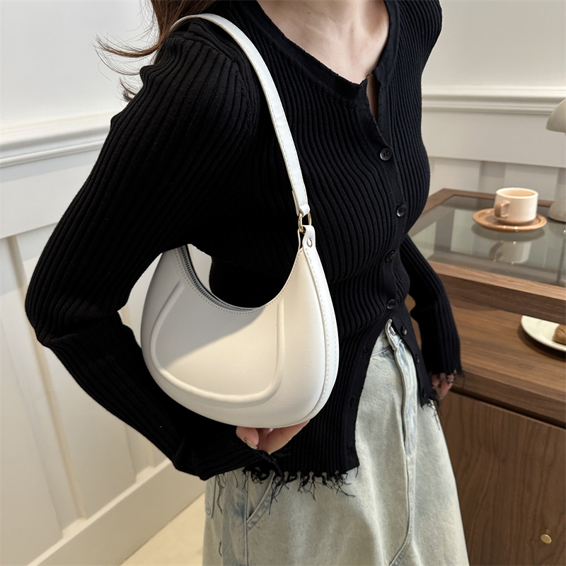 Women's Pu Leather Solid Color Elegant Zipper Shoulder Bag display picture 3