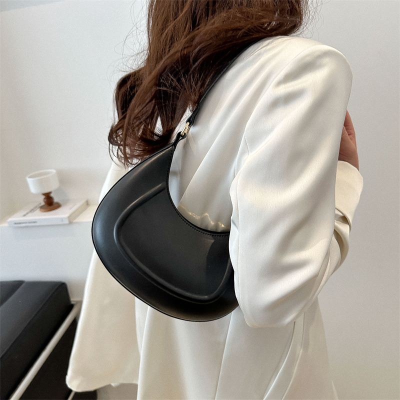 Women's Pu Leather Solid Color Elegant Zipper Shoulder Bag display picture 9