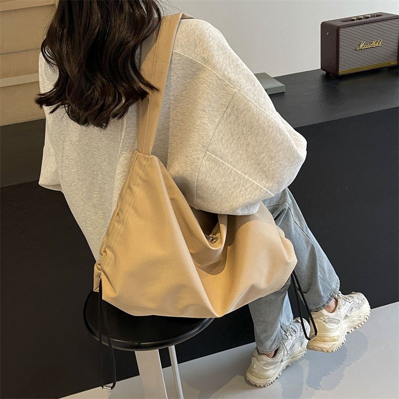 Women's Cloth Solid Color Preppy Style Sewing Thread Zipper Shoulder Bag display picture 6