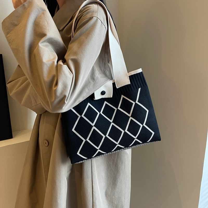 Women's All Seasons Fabric Color Block Classic Style Square Magnetic Buckle Shoulder Bag display picture 3