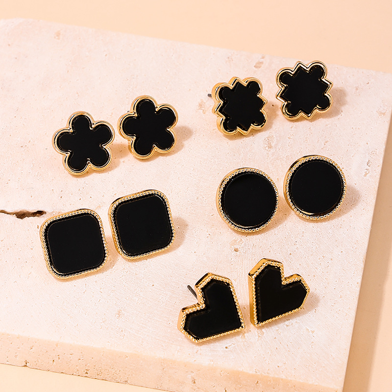 1 Pair Simple Style Geometric Alloy Ear Studs display picture 3