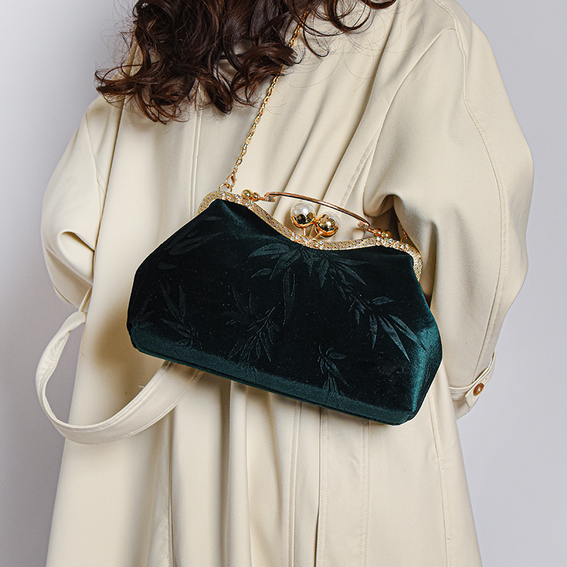 Women's Velvet Cloth Leaves Vintage Style Classic Style Embroidery Square Clipped Button Handbag display picture 22