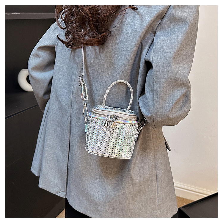 Women's Small Pu Leather Solid Color Elegant Bucket Zipper Handbag display picture 4