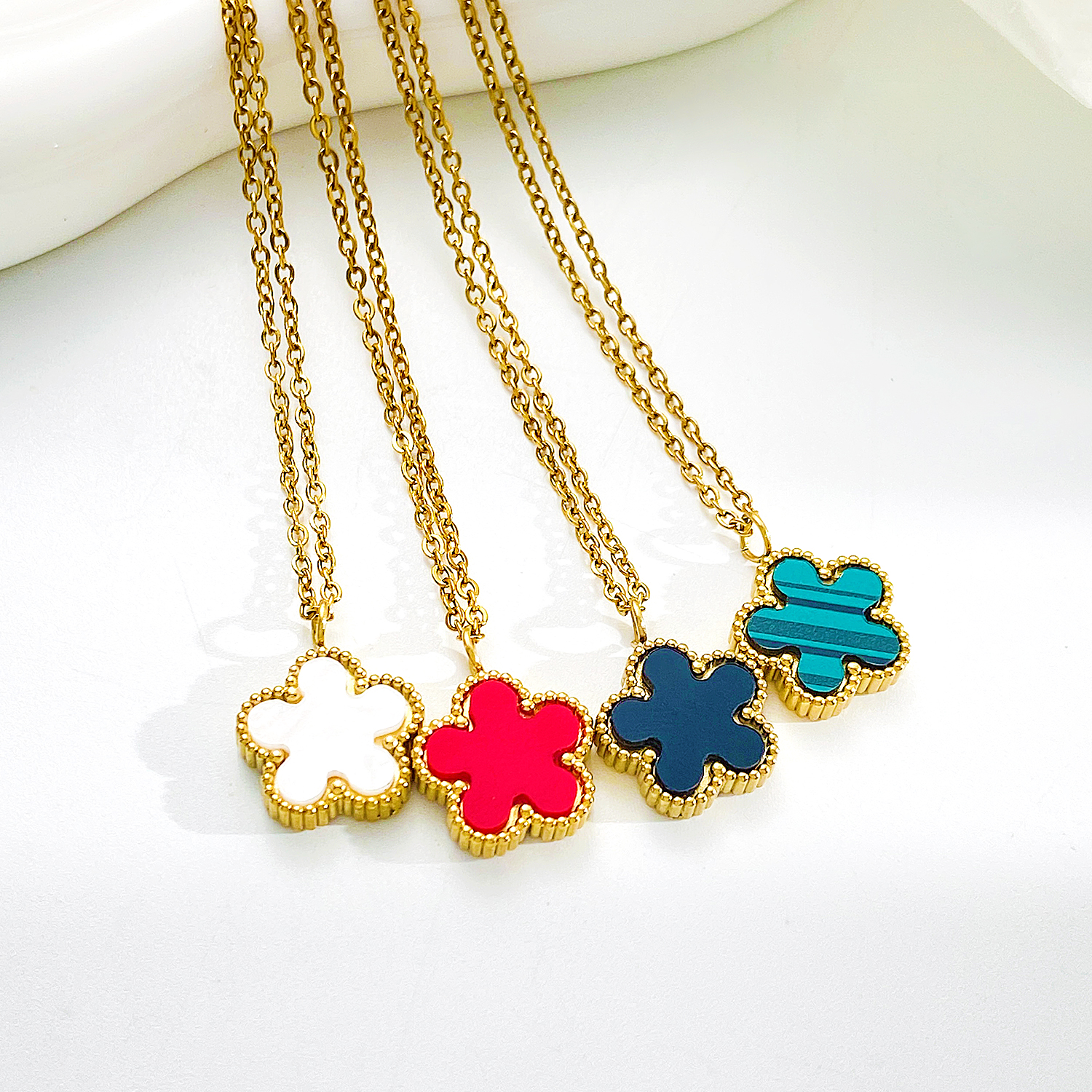 Titanium Steel Simple Style Classic Style Flower Pendant Necklace display picture 3