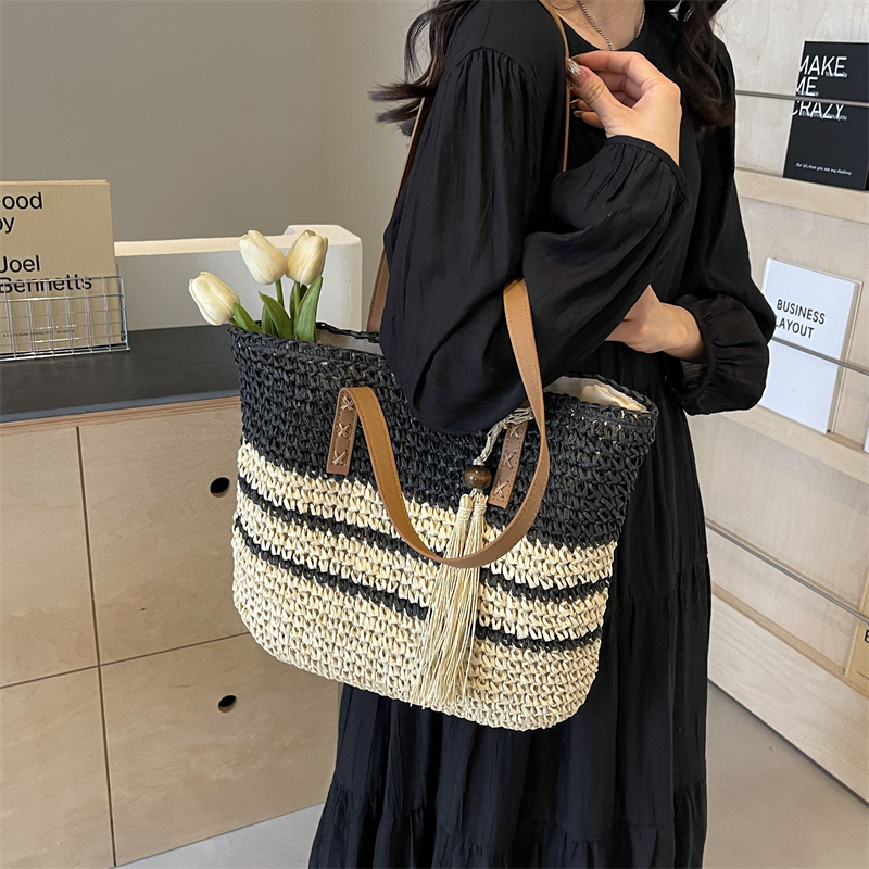 Women's Straw Color Block Beach Zipper Shoulder Bag display picture 3