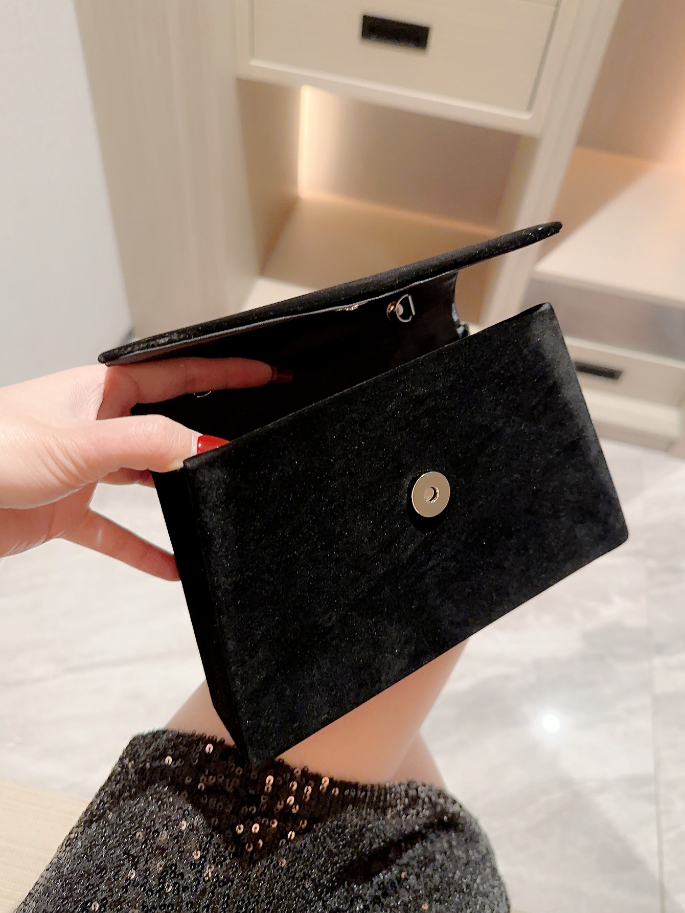 Women's Flannel Solid Color Elegant Beading Magnetic Buckle Evening Bag display picture 2