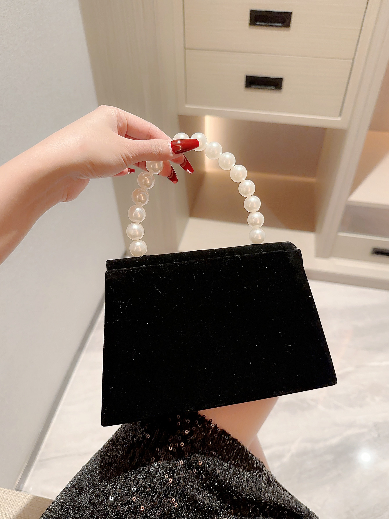 Women's Flannel Solid Color Elegant Beading Magnetic Buckle Evening Bag display picture 1
