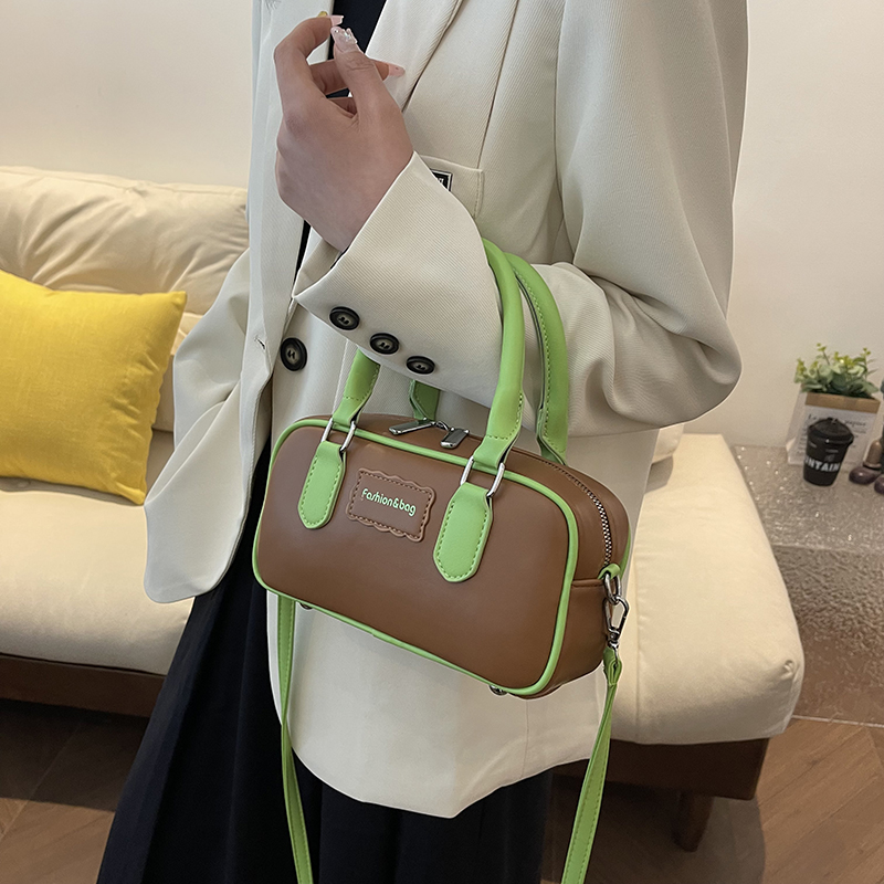 Women's Pu Leather Color Block Streetwear Sewing Thread Zipper Crossbody Bag display picture 5