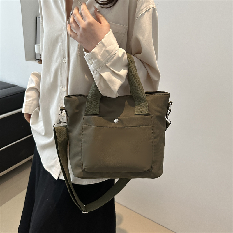 Women's Nylon Solid Color Basic Zipper Shoulder Bag display picture 4