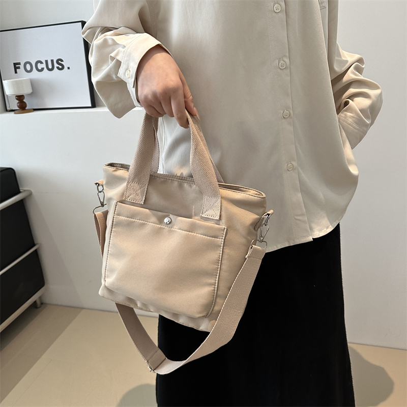 Women's Nylon Solid Color Basic Zipper Shoulder Bag display picture 7