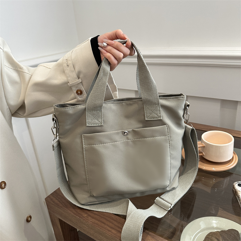 Women's Nylon Solid Color Basic Zipper Shoulder Bag display picture 5