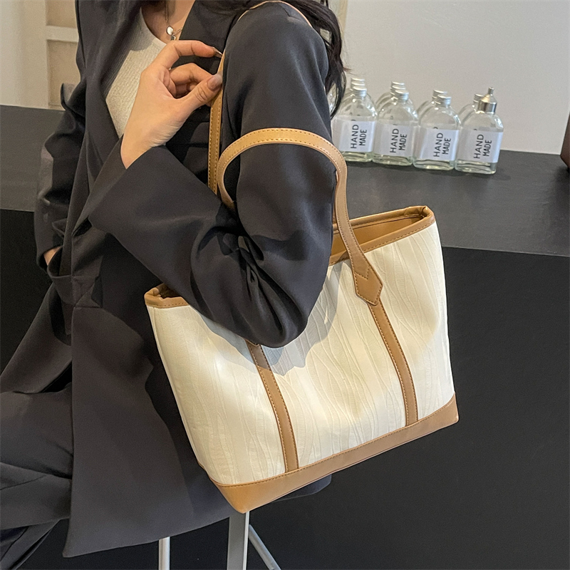 Femmes Faux Cuir Bloc De Couleur Style Classique Fermeture Éclair Sac À Main display picture 7