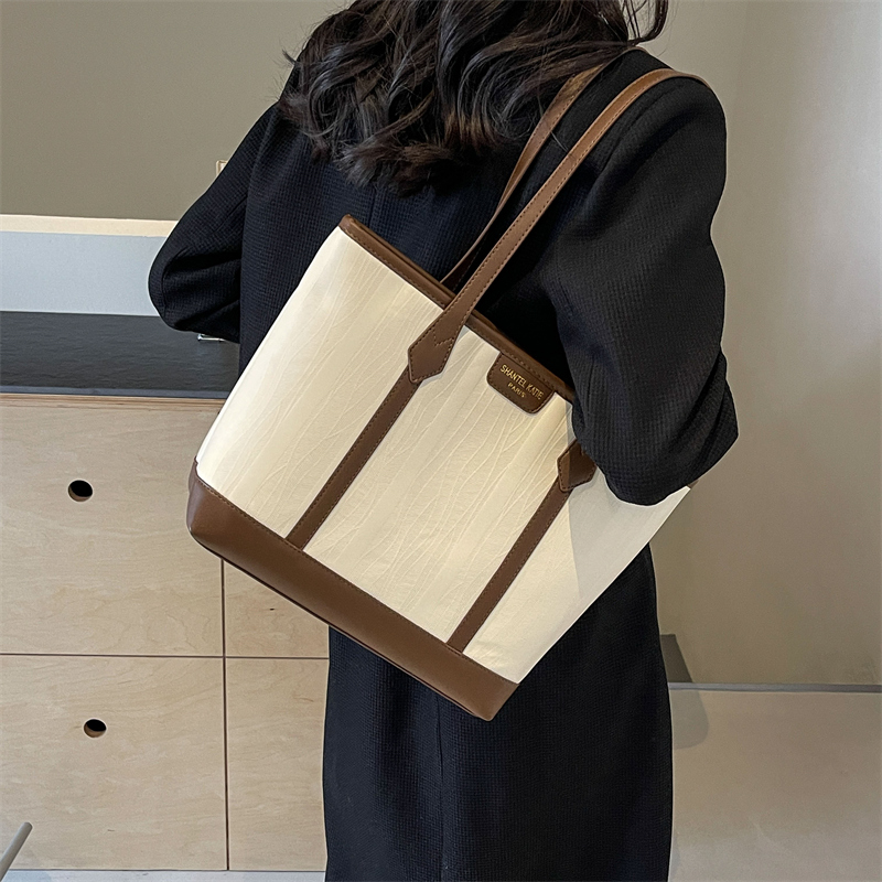 Women's Pu Leather Color Block Classic Style Zipper Tote Bag display picture 1