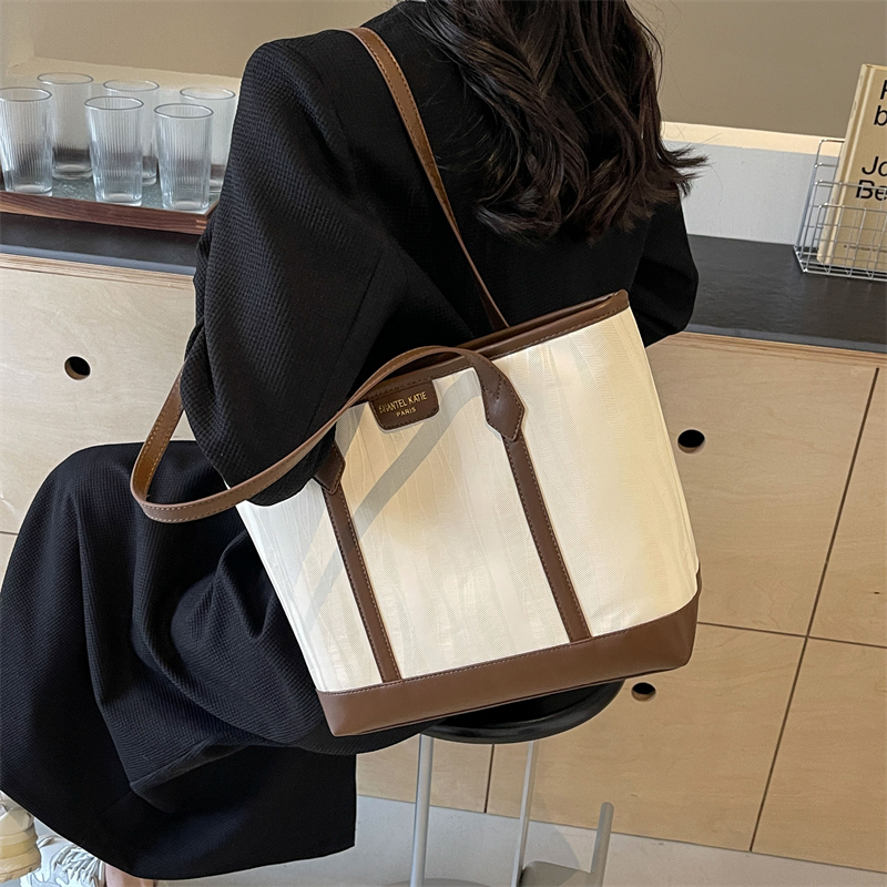 Women's Pu Leather Color Block Classic Style Zipper Tote Bag display picture 5