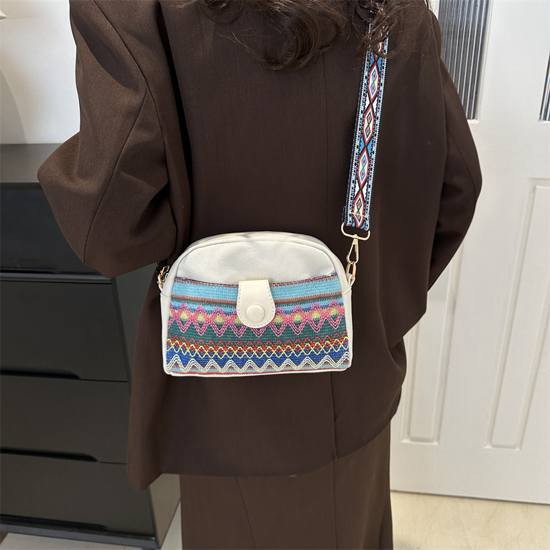 Women's Canvas Color Block Argyle Vacation Ethnic Style Square Zipper Shoulder Bag Crossbody Bag display picture 2