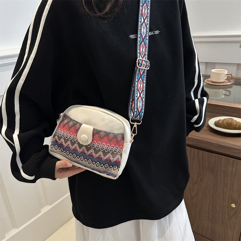 Women's Canvas Color Block Argyle Vacation Ethnic Style Square Zipper Shoulder Bag Crossbody Bag display picture 7
