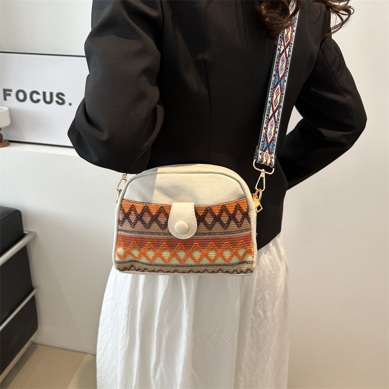 Women's Canvas Color Block Argyle Vacation Ethnic Style Square Zipper Shoulder Bag Crossbody Bag display picture 3