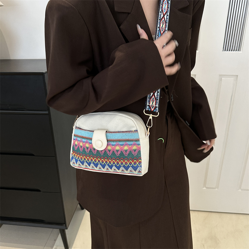 Women's Canvas Color Block Argyle Vacation Ethnic Style Square Zipper Shoulder Bag Crossbody Bag display picture 4