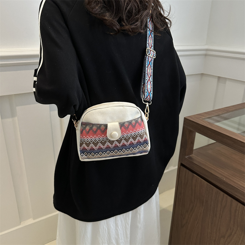 Women's Canvas Color Block Argyle Vacation Ethnic Style Square Zipper Shoulder Bag Crossbody Bag display picture 9