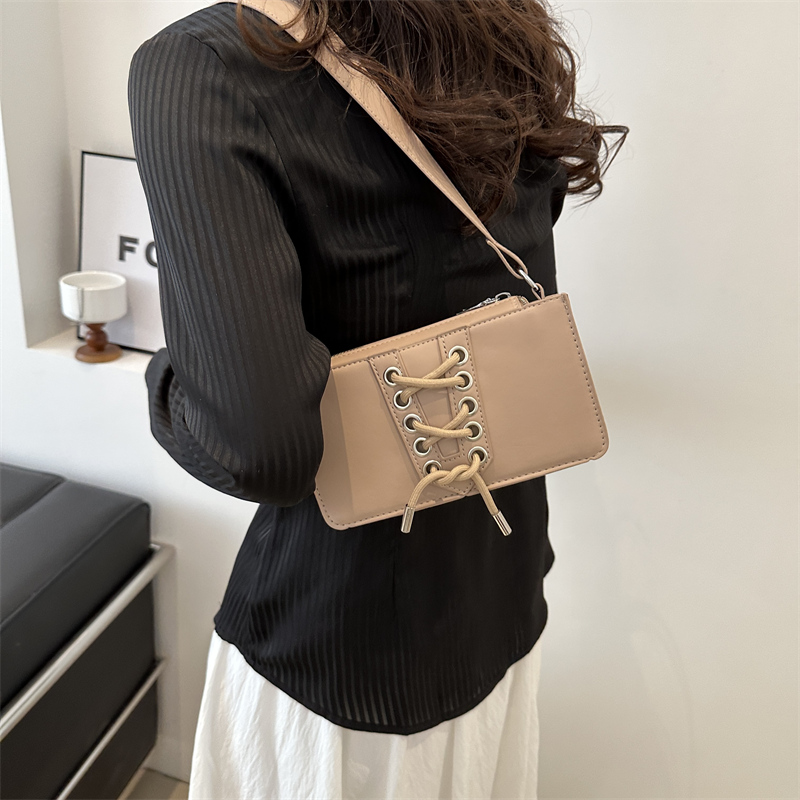 Women's Pu Leather Solid Color Vintage Style Zipper Shoulder Bag display picture 5